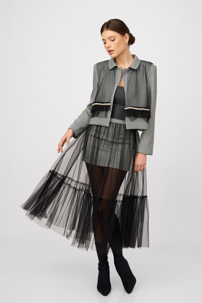 COSTUM CU ACCENTE DIN TULLE